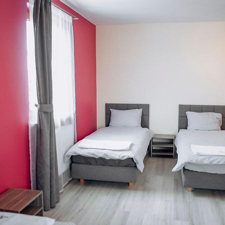 Redwood Hostel Люблин Екстериор снимка
