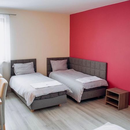 Redwood Hostel Люблин Екстериор снимка