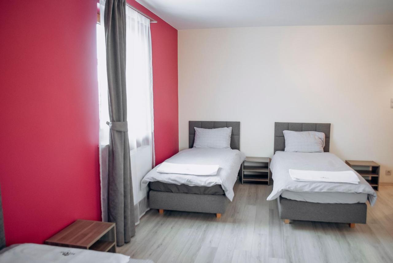 Redwood Hostel Люблин Екстериор снимка