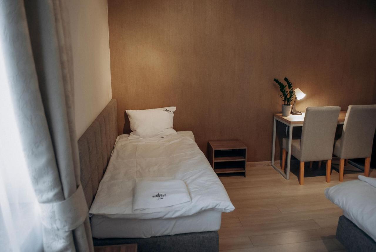 Redwood Hostel Люблин Екстериор снимка