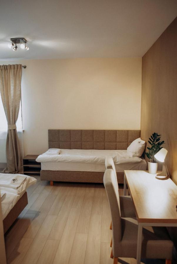 Redwood Hostel Люблин Екстериор снимка