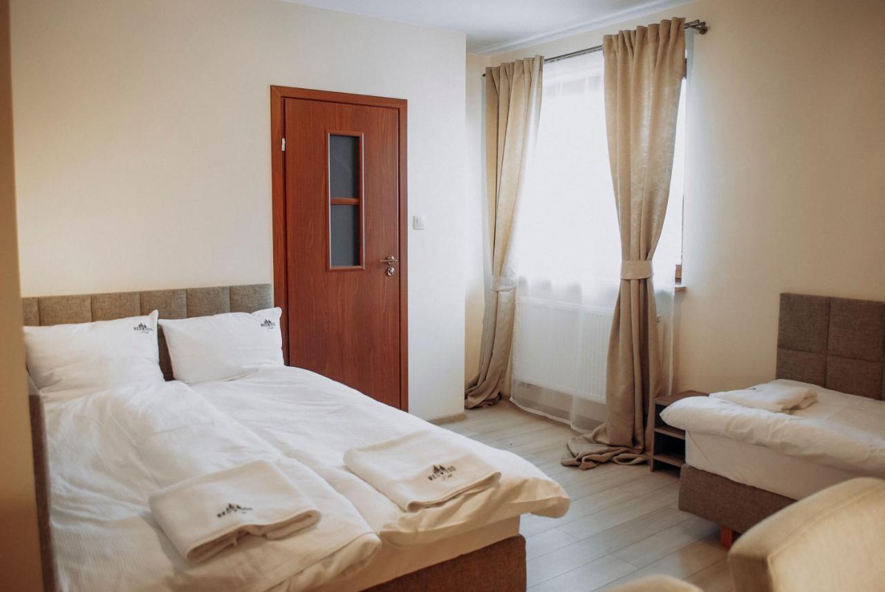 Redwood Hostel Люблин Екстериор снимка